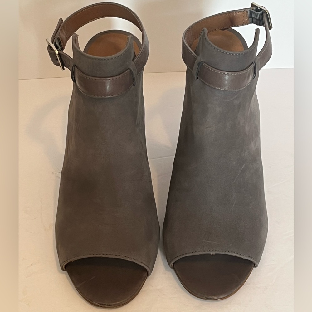 Steve Madden Gray Peep-Toe Block Heel Sandals - Picture 9 of 15